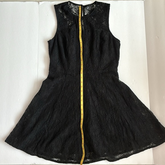 Banana Republic Short Sleeve Knee Length black lace lined dress size 10 - Picture 4 of 10
